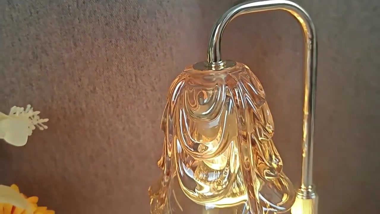 Close-up of the fluted glass shade